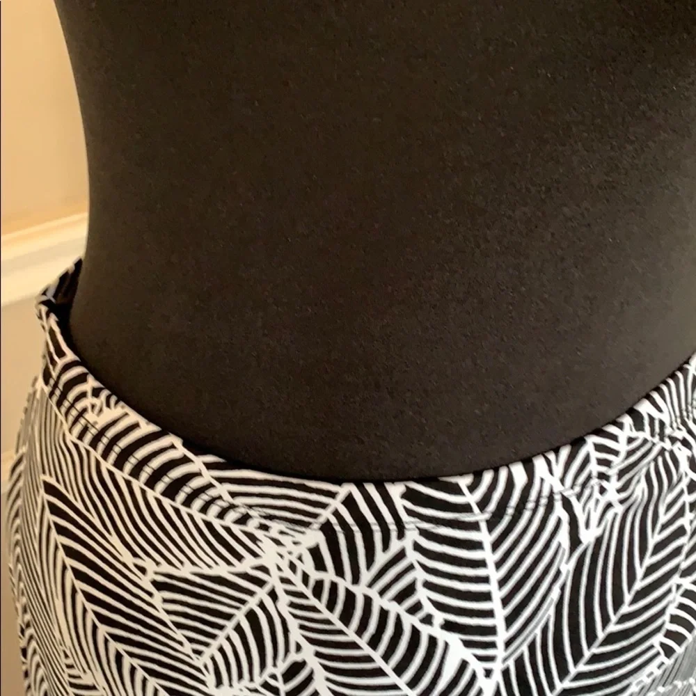 Josephine Chaus Skirt B/W Knit - Size Small